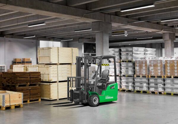 Wózek widłowy Hangcha 1300 - 2000 kg (3-kołowe) - seria XC (80V) praca na magazynie