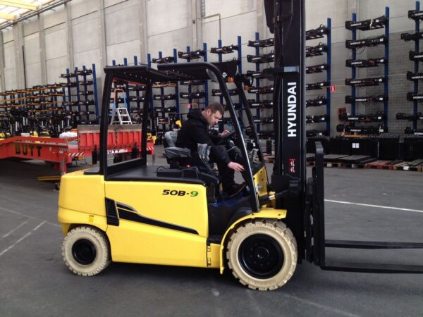 Hyundai - 4000 - 5000 kg (80V) - obrazek 8