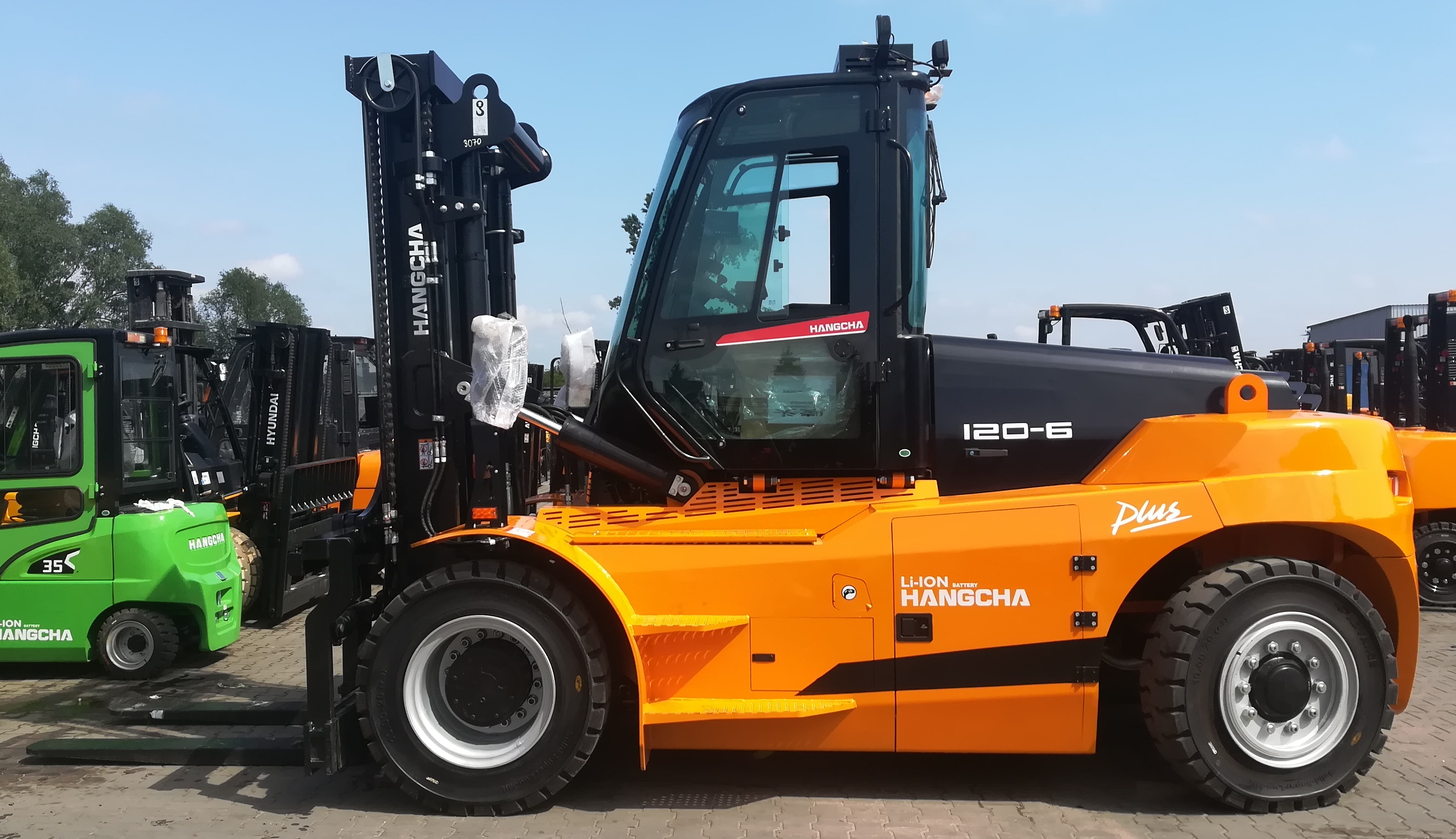 Dlaczego chińskie wózki widłowe coraz częściej wygrywają z droższą konkurencją?